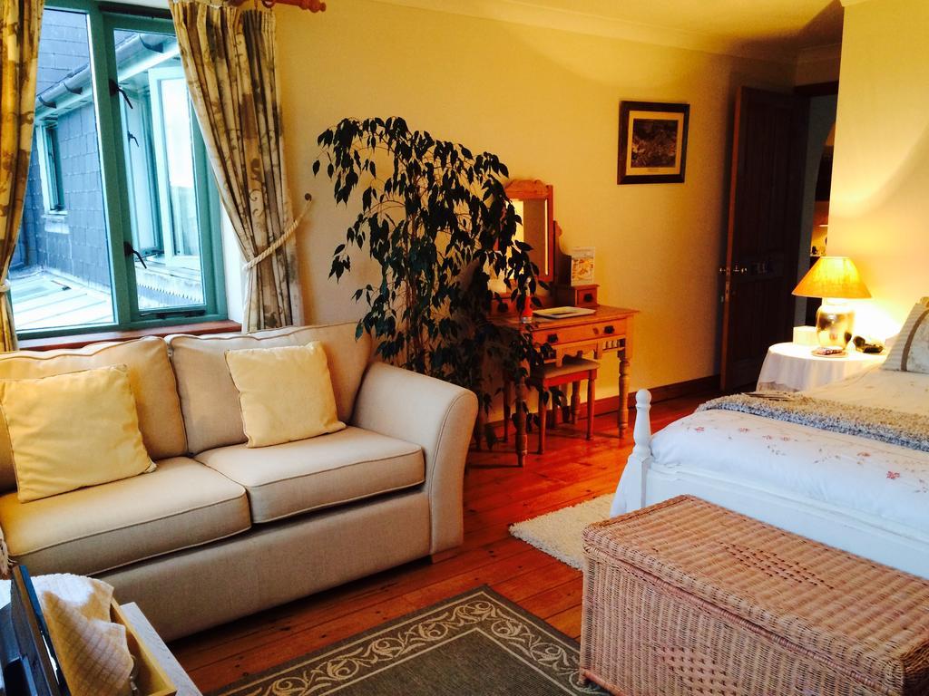 Trecarne House Bed & Breakfast Лискард Стая снимка